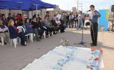 Luj�n: entregaron 42 casas del barrio Peumay�n II