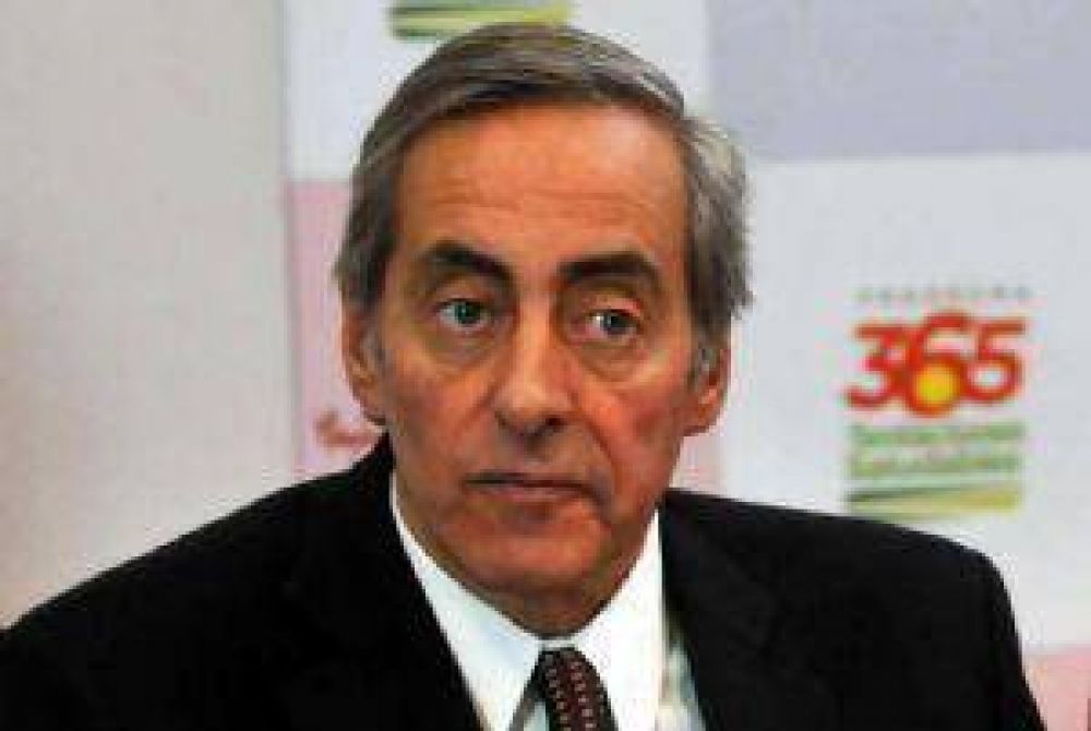 Fayad tiende puentes con Cobos para volver al radicalismo