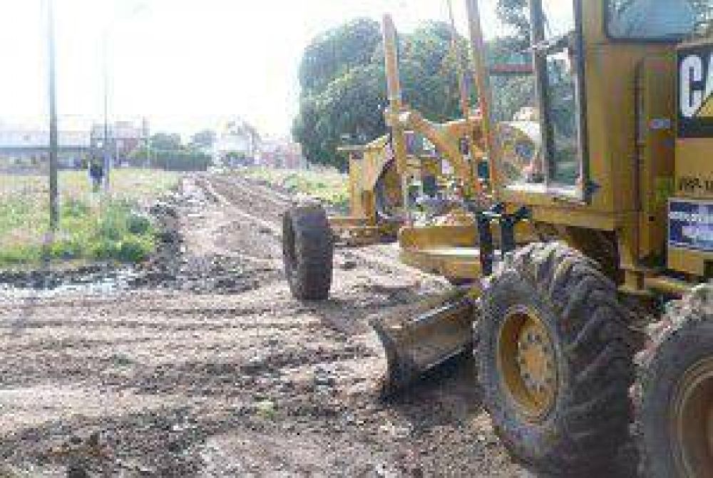 Realizan trabajos viales en barrios del sur