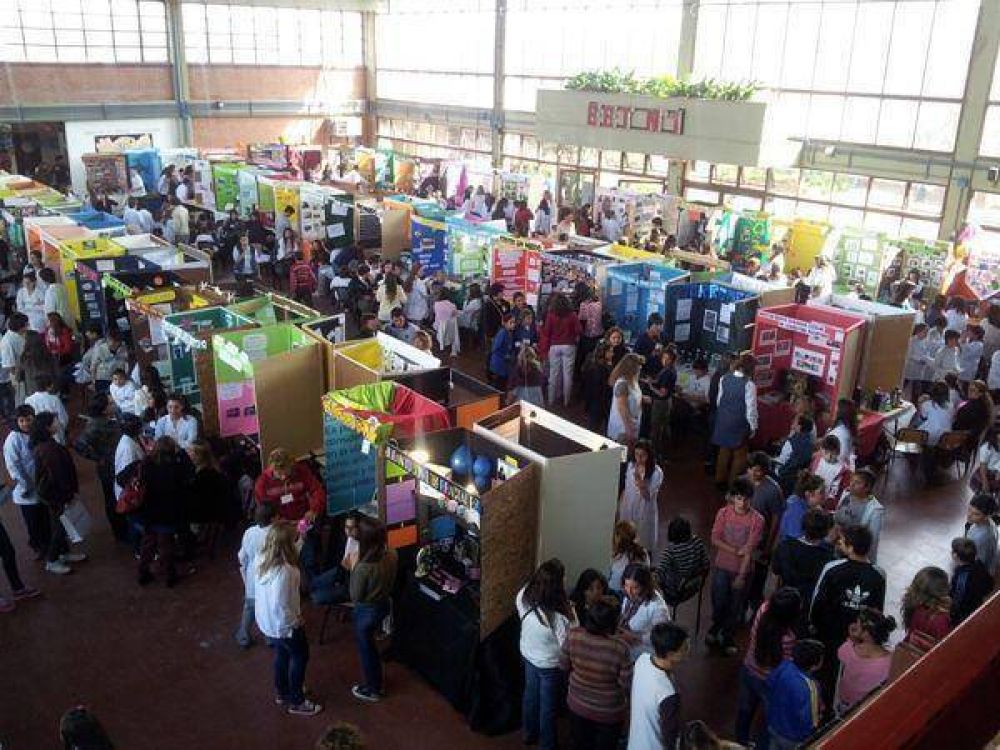 Participaci�n del C.E.C. N� 801 de Saladillo en la Feria Regional