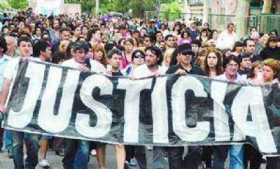 Villa Ceferino: Marcharon para pedir justicia por el ni�o muerto de un balazo en la cabeza