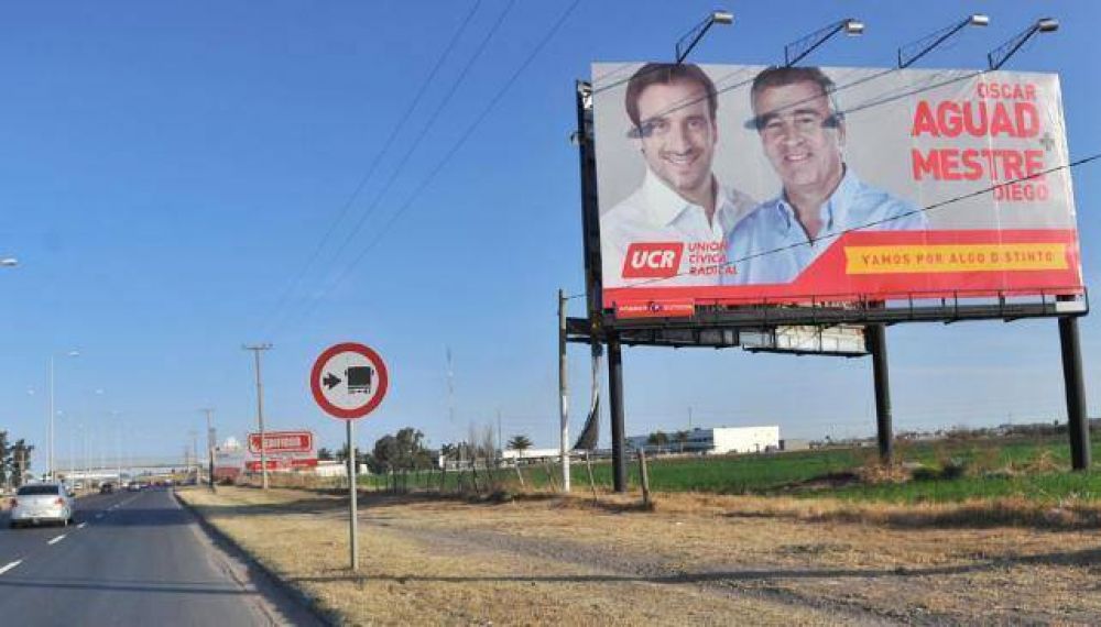 El peronismo y la UCR, los que m�s violaron la ley con los carteles pagos