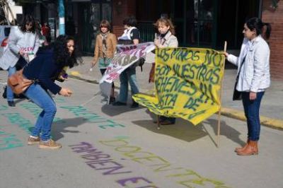 Docentes en lucha: Abrazos simb�licos, reuniones y definiciones en torno a la conciliaci�n