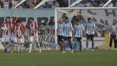 Pese a los goles del �Pulga�, el Monumental termin� caliente