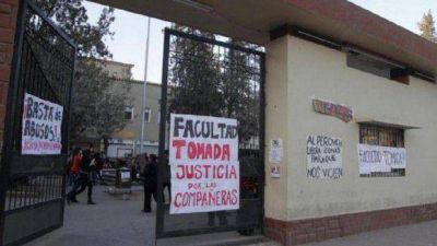 Estudiantes universitarios convocaron a una nueva marcha