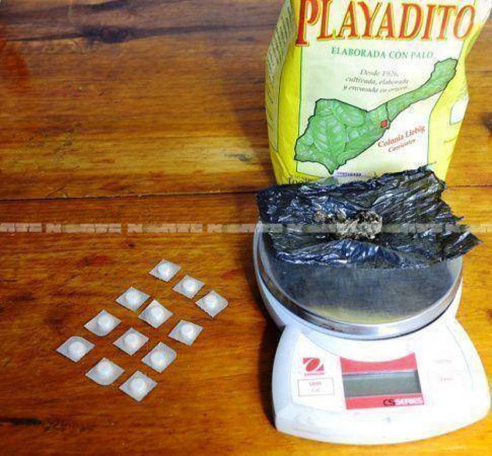 Quiso pasar marihuana y pastillas a su hijo detenido y la descubrieron