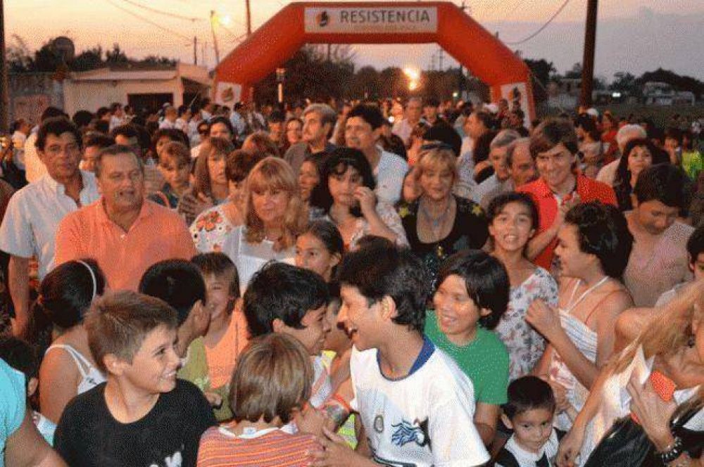 Ada con vecinos celebraron la repavimentacin de la Avenida Guerrero