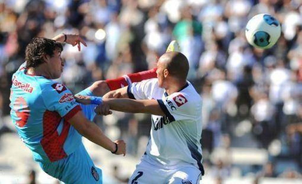 Arsenal venci� a Quilmes 1 a 0