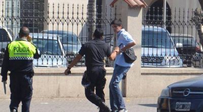 La polic�a quiso evitar que un fot�grafo cumpliera con su trabajo
