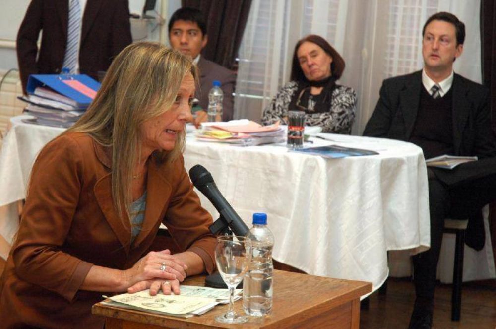 Larg� la carrera por la Procuraci�n y hay varios competidores