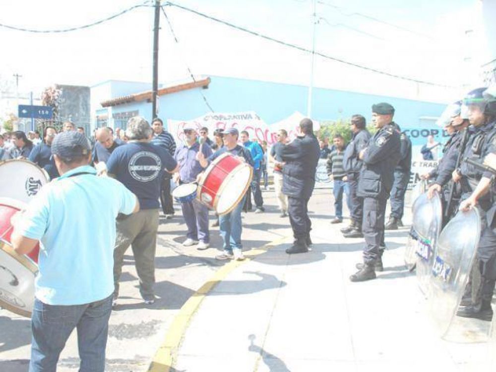"Los Pinchaca�os": piden la libertad de los detenidos