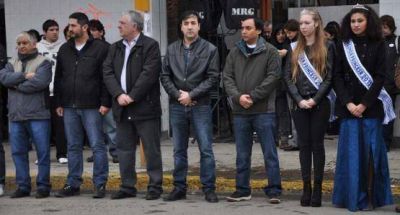 Se realiz� el tradicional izamiento dominical