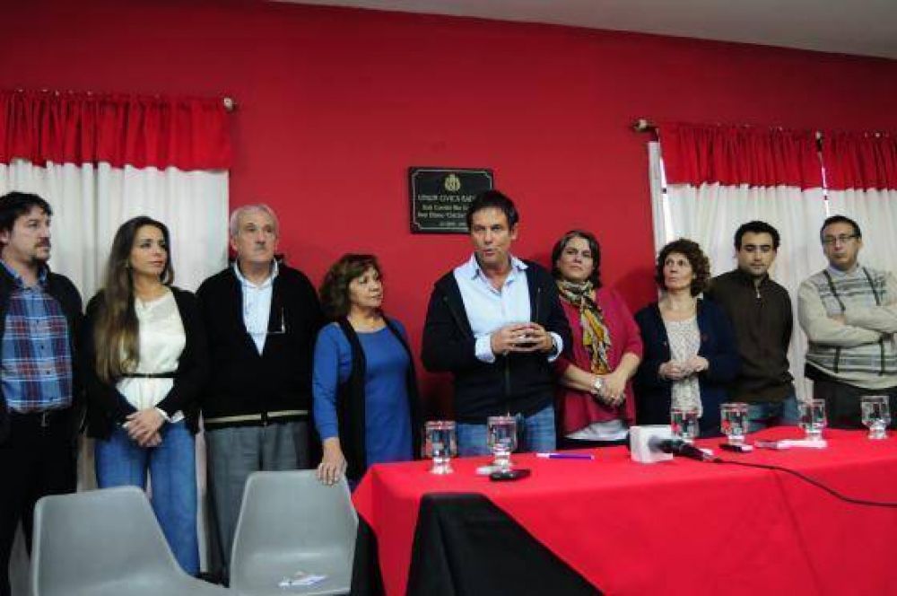 Cruz dijo que �lamentan� que Prades no haya querido formar parte de la lista