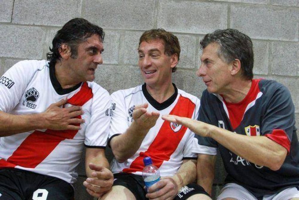 Macri y Santilli con �dolos de River