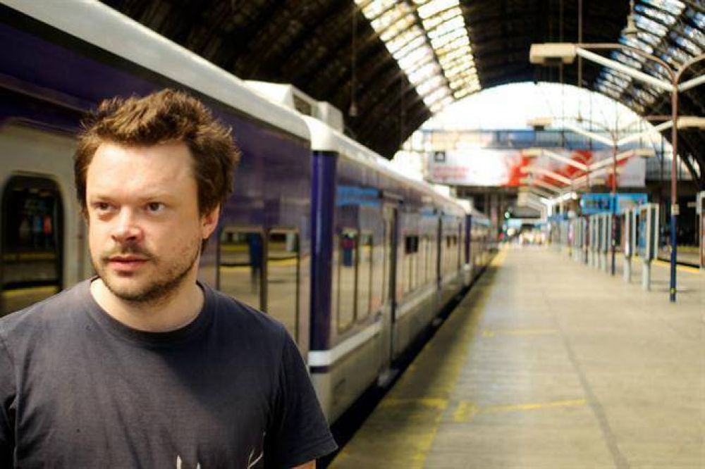 El ingl�s que tom� todos los colectivos porte�os, ahora experimenta con los trenes