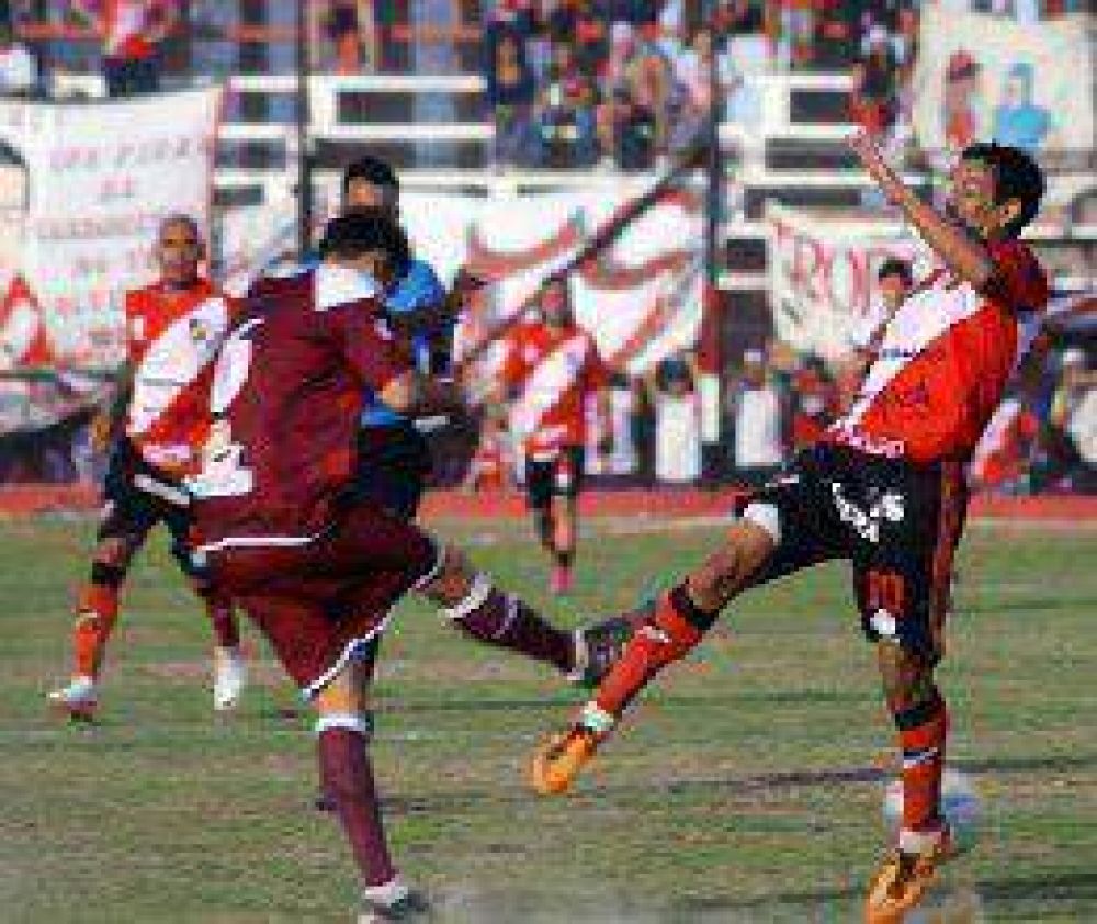 Argentino A: Ca�da de Defensores en Mendoza  