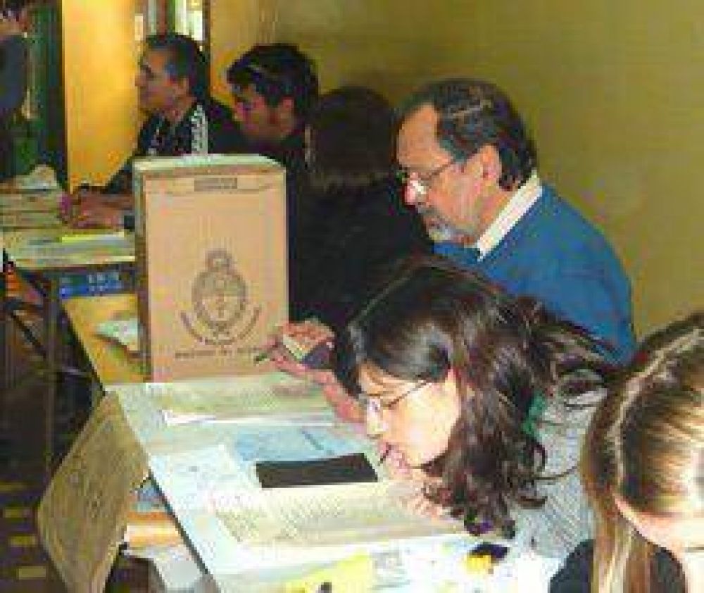 Empiezan a cobrar las autoridades de mesa  