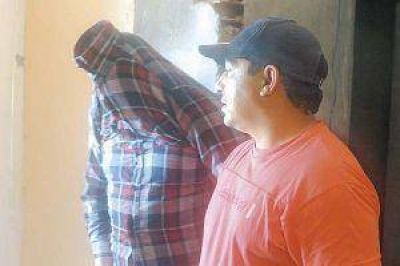 Asesinan al hijo de un polic�a en confusa pelea por una mujer: un joven detenido