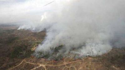Empezaron a bajar a los chicos que quedaron rodeados por el fuego