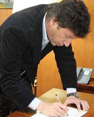Posse firm� la propuesta de iniciativa popular para derogar leyes de la Reforma Judicial