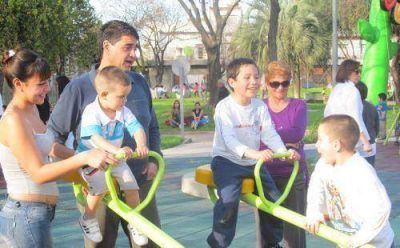 Macri inaugur� la renovaci�n de la plaza Almafuerte de Villa Martelli