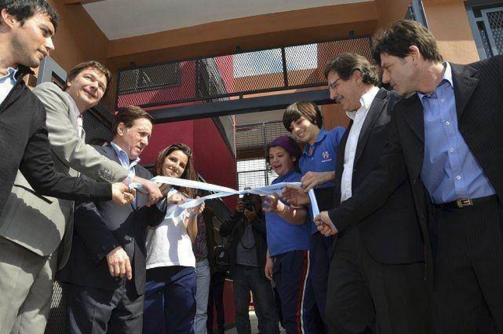 Lan�s: Sileoni visit� el distrito