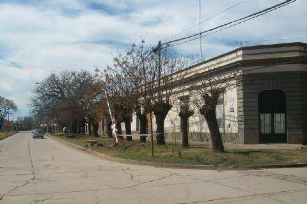 Chocaron y tiraron una columna del alumbrado p�blico