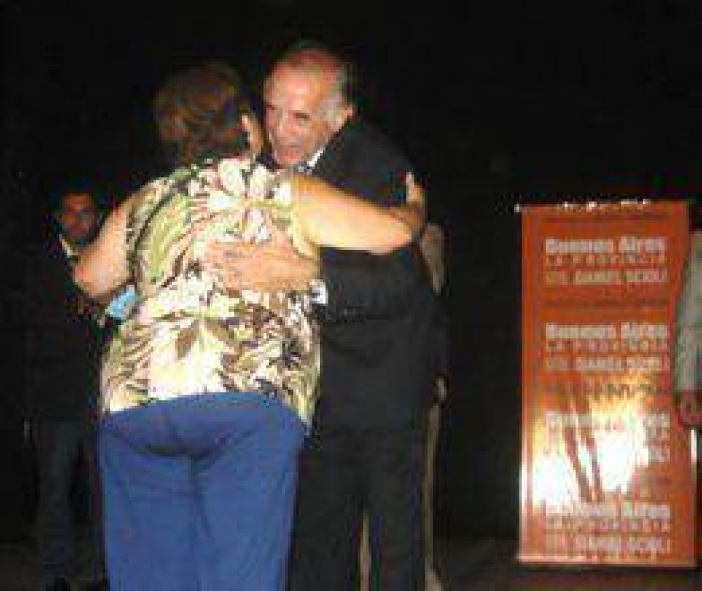 Passaglia entreg� 250 escrituras  