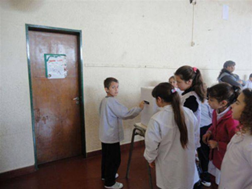 Los alumnos eligieron el nombre de la biblioteca de la Escuela N� 20
