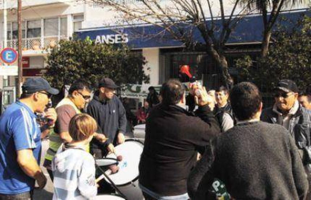 Reclamo que no cesa: estibadores volvieron a impedir la normal atenci�n de Anses