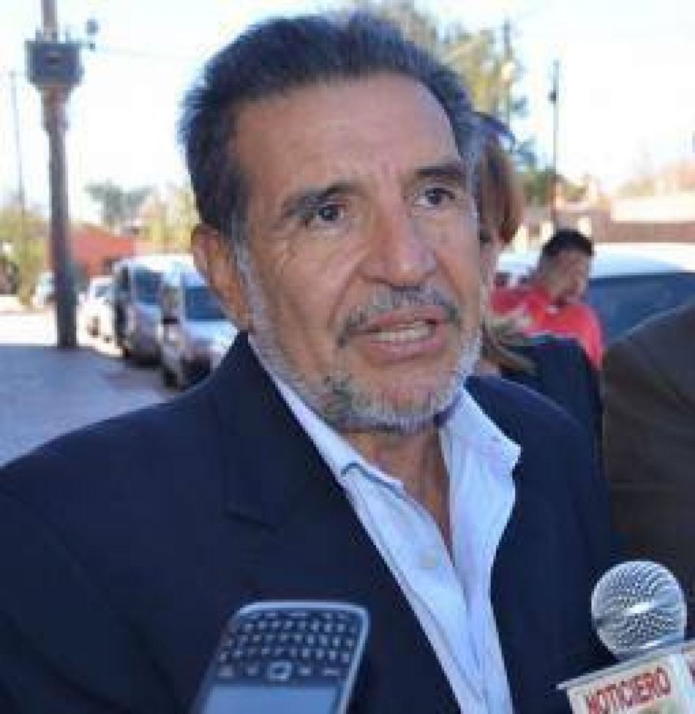 Con los tapones de punta, Beder sali� a cruzar al radicalismo