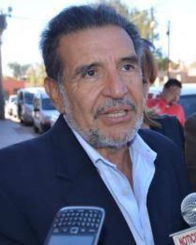 Con los tapones de punta, Beder sali� a cruzar al radicalismo