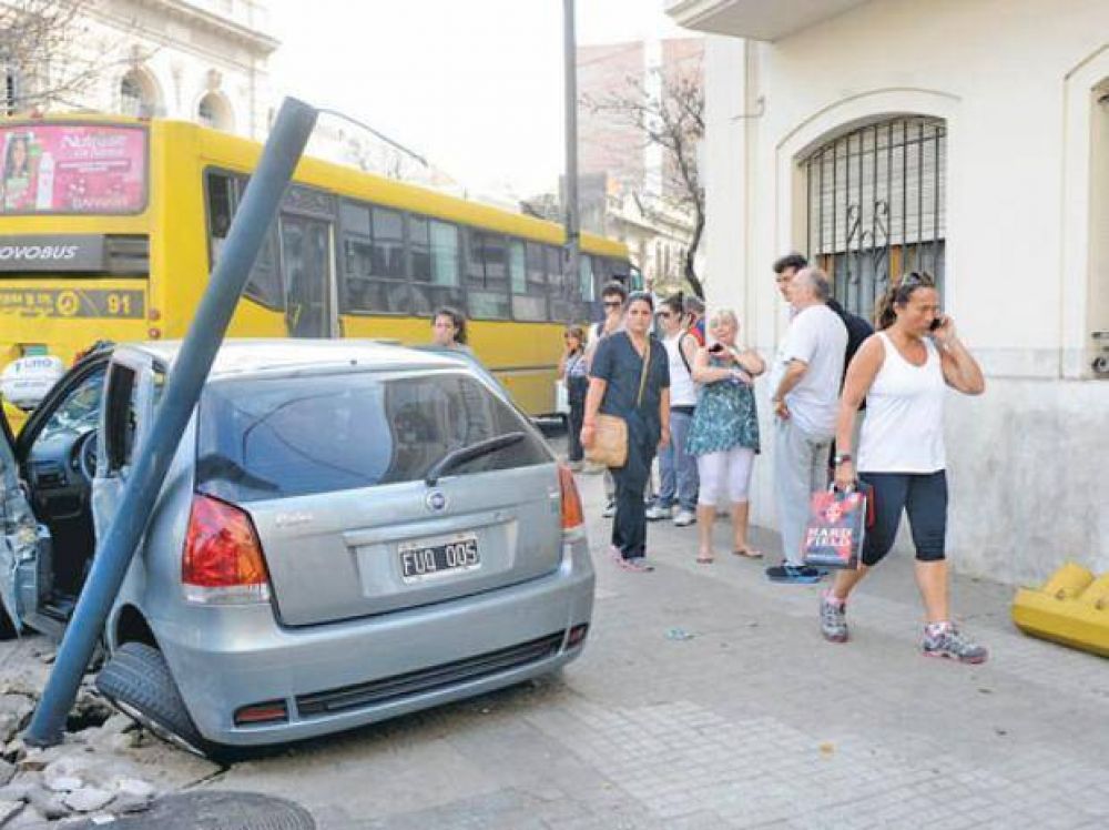 Desde junio se labraron 24 mil multas en Rosario por cruzar semforos en rojo
