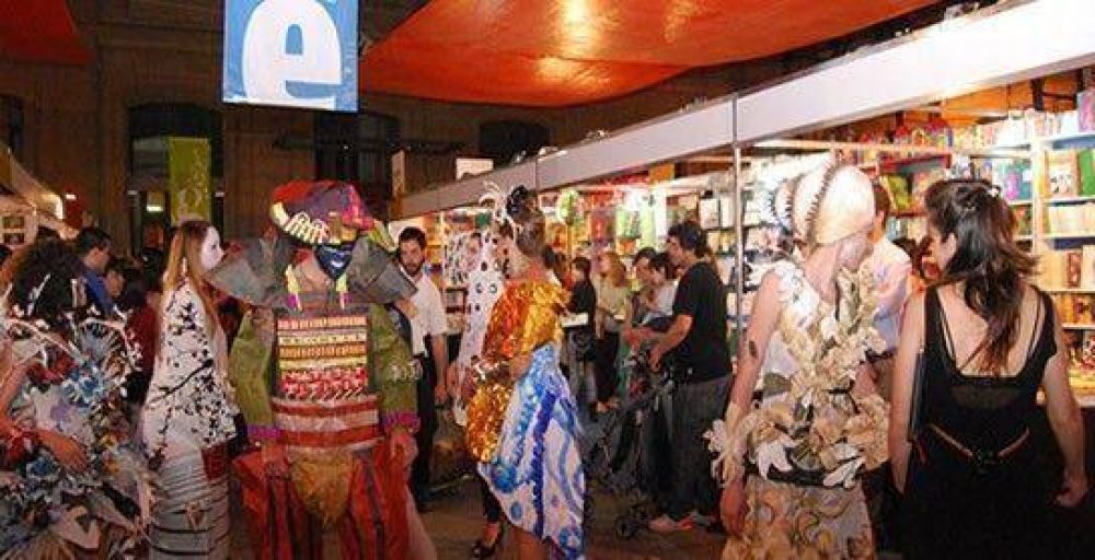 Miles de personas ya disfrutaron de la Feria del Libro