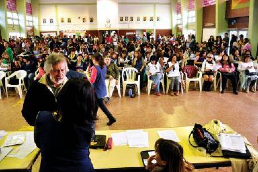 Educaci�n intim� a maestros a que vuelvan a dictar clases