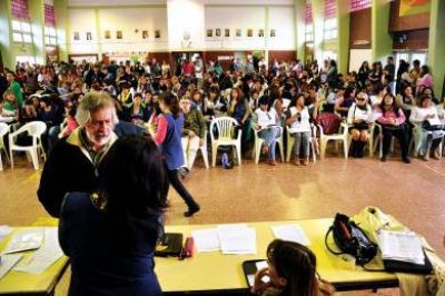 Educaci�n intim� a maestros a que vuelvan a dictar clases