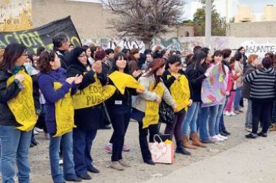Se realizaron abrazos simb�licos en varias escuelas de la ciudad