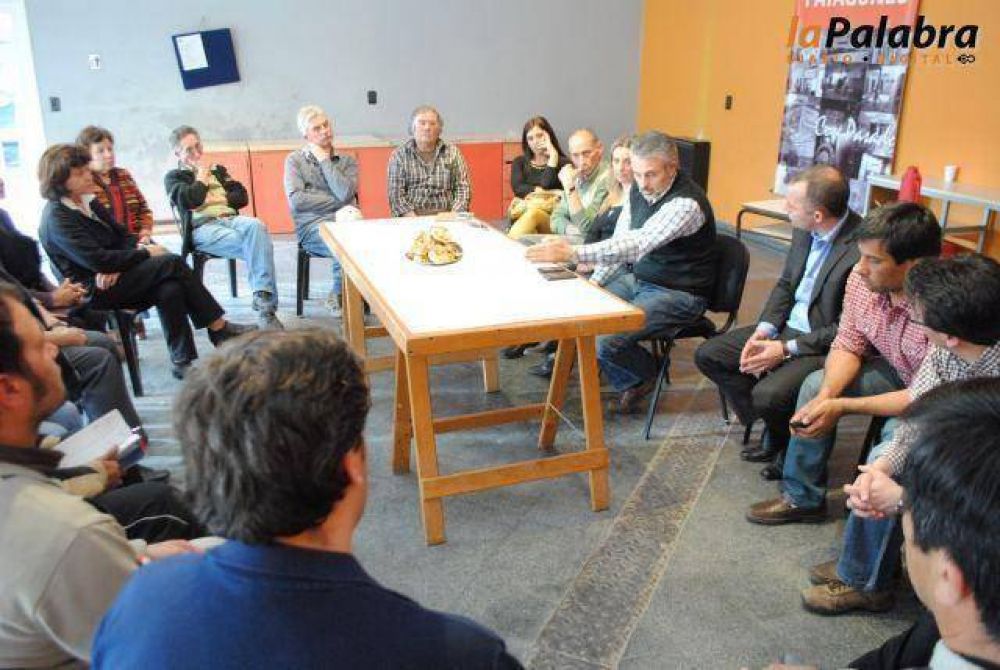 Curetti y Garc�s se reunieron con instituciones en Stroeder