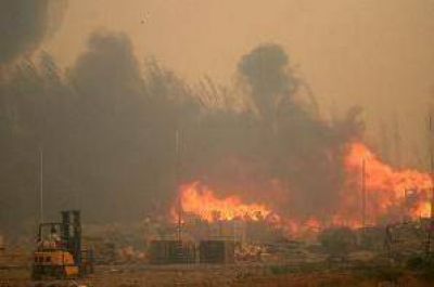 Plottier: Bomberos trabajan intensamente para mitigar el fuego