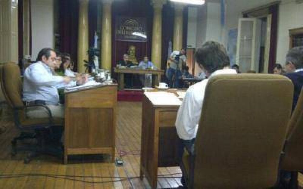 Azul: HCD aprobó conformación de comisión investigadora contra el Intendente Inza
