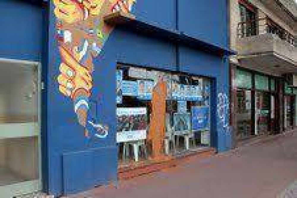 El local del Frente para la Victoria de Azul sufri� un nuevo ataque