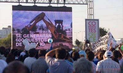 Con Cristina por teleconferencia, Camau anunci� la construcci�n de una autov�a