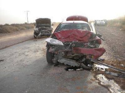 Tres heridos, dos graves, por una colisi�n en Pe�as Blancas