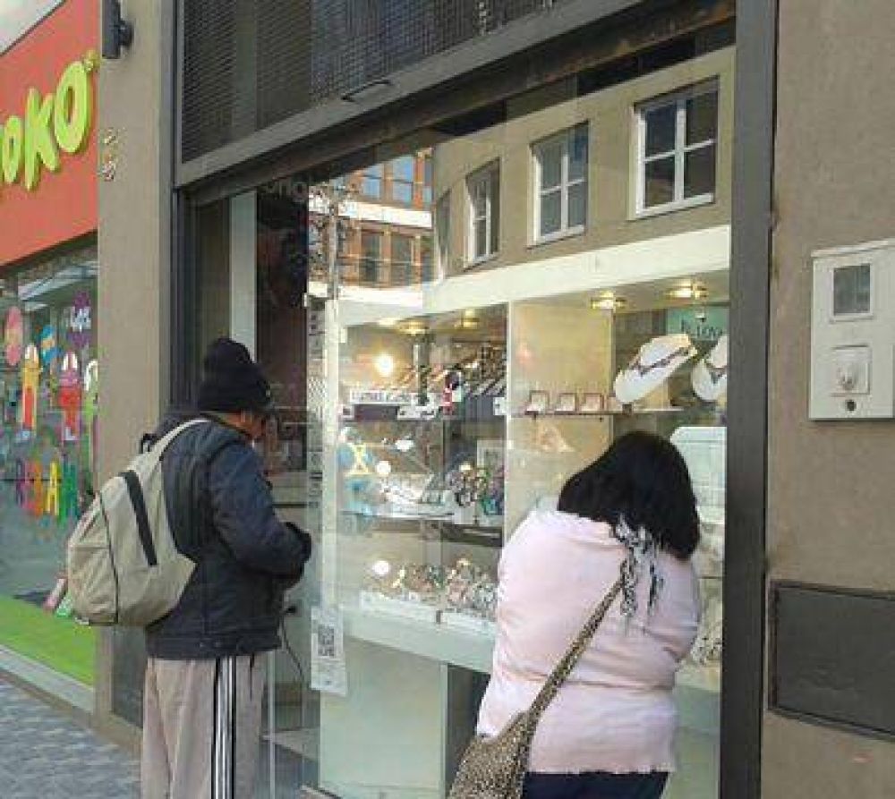 Desconocidos robaron joyer�a de calle Alvear