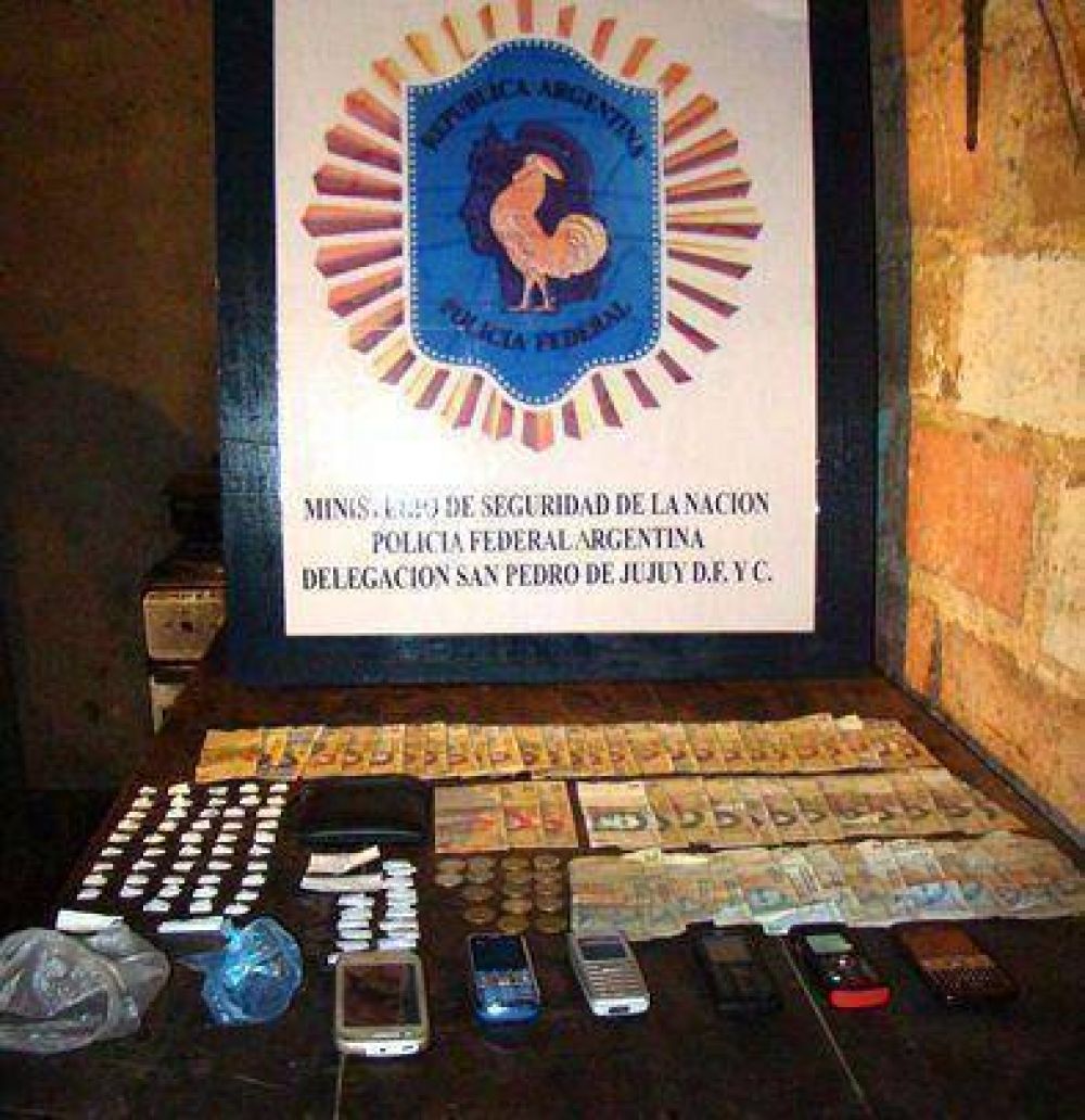 Federales desarticulan una boca de expendio de droga