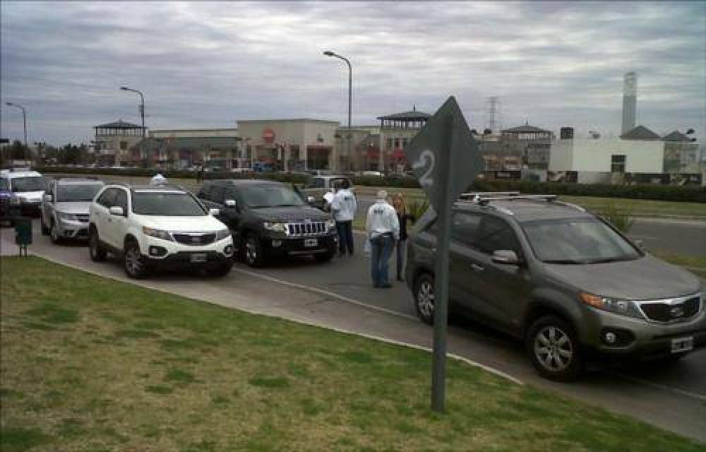 ARBA retuvo cuatro camionetas de lujo y decomis� mercader�a