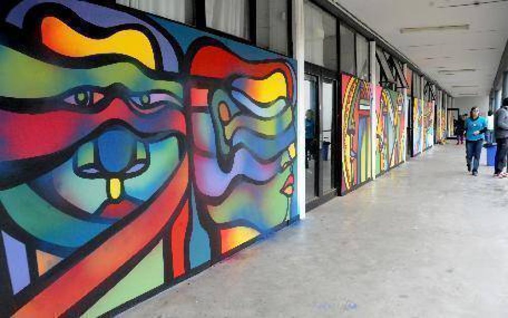 Muralistas de la UNLP le cambiaron la cara a la ciudad
