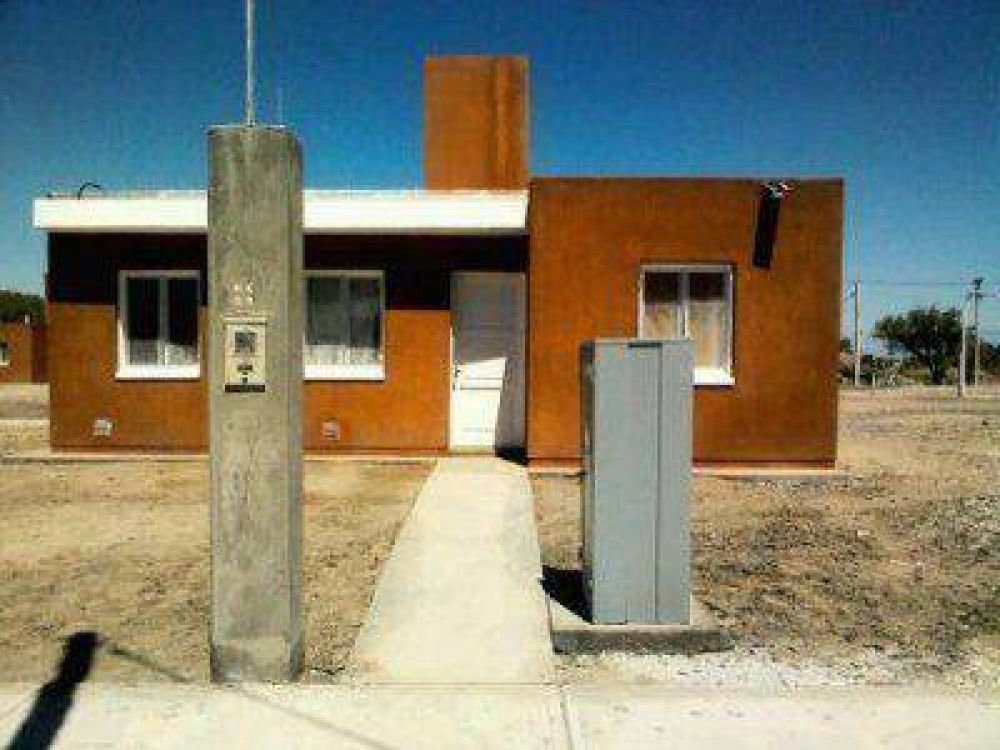Contin�a en San Mart�n la entrega de viviendas construidas por cooperativas