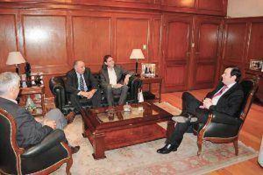 El gobernador Zamora recibi� al viceministro de Salud de la Naci�n
