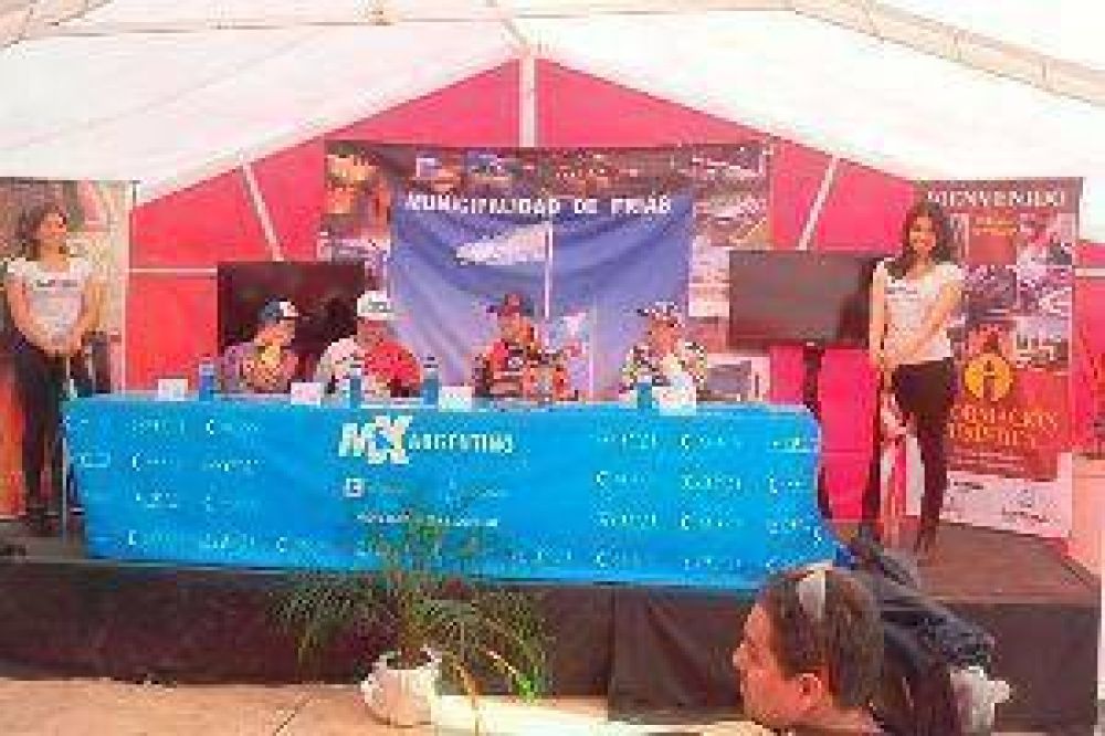 La Subsecretar�a de Turismo de la Provincia en el campeonato de motocross en Fr�as